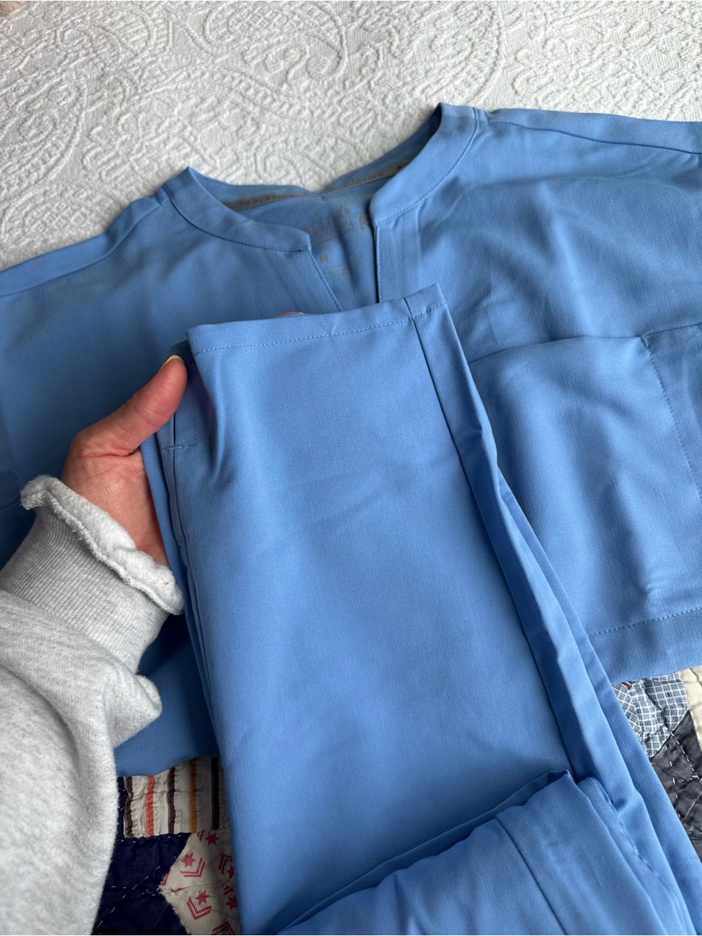 Fabletics Scrub Set - Picture 3 of 5